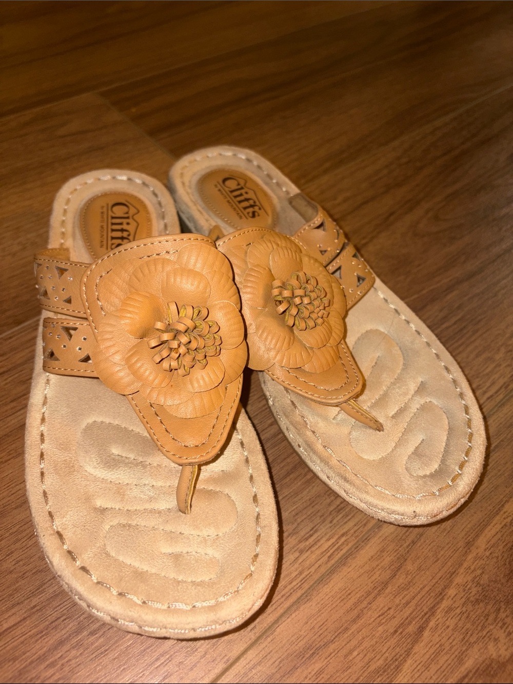 Cliffs by WHITE MOUNTAIN Tan Floral Thong Sandals